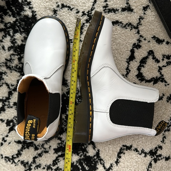 Dr. Martens 2976 Yellow Stitch Smooth Leather Chelsea Boots NWOT White Size 8 - Picture 14 of 14